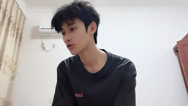 yangyang-2563 online show from October 2, 2025, 4:21 pm