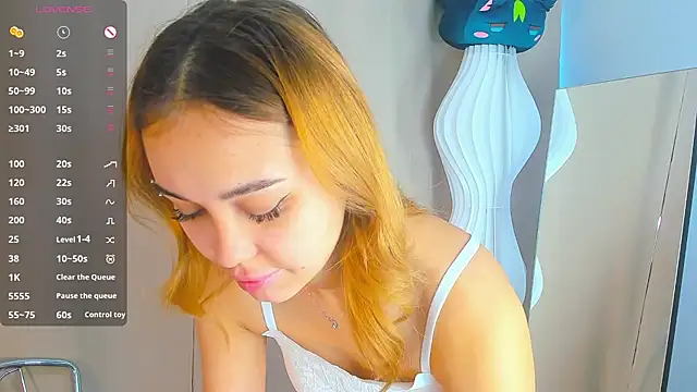 JuliannaBrice online show from October 4, 2025, 6:37 am