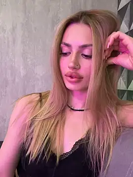 Snapshot of Elizabeth_Tay chatting on June 11, 2026, 6:05 pm Elizabeth Tay online show from June 11, 2026, 6:05 pm