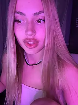 Snapshot of Elizabeth_Tay chatting on July 27, 2026, 7:10 pm Elizabeth Tay online show from July 27, 2026, 7:10 pm