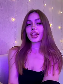 Elizabeth Tay online show from November 28, 2025, 4:18 pm