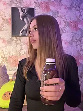 Elizabeth Tay online show from December 4, 2025, 6:29 pm