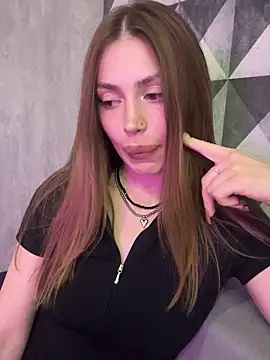 Elizabeth Tay online show from April 3, 2026, 6:25 pm