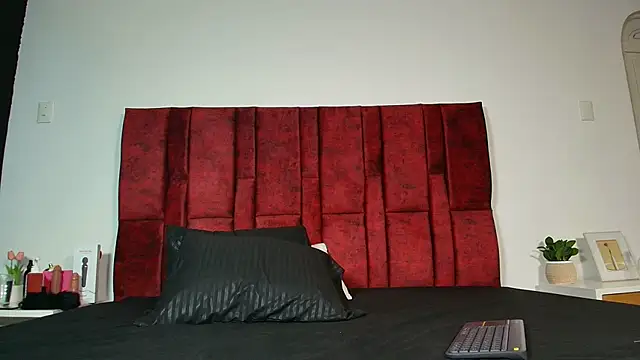 emma hearths online show from November 24, 2025, 7:47 pm