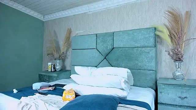 NatashaLimaa online show from November 10, 2025, 3:11 am