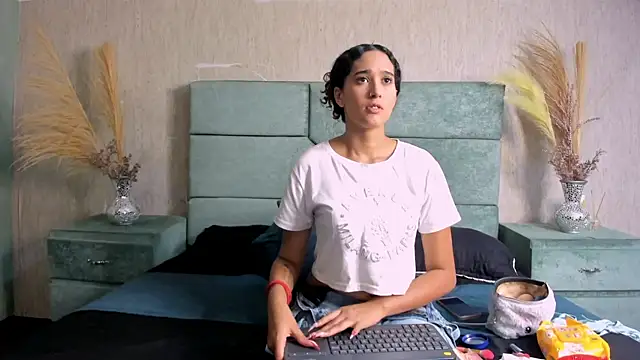 NatashaLimaa online show from November 11, 2025, 3:01 am