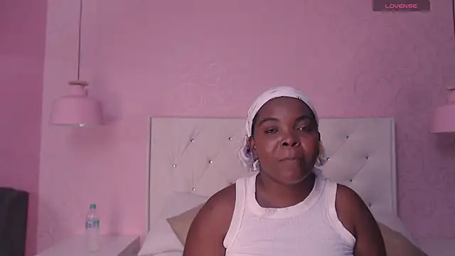 NatashaLimaa online show from October 1, 2025, 7:07 pm
