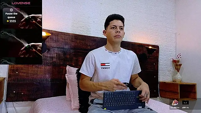 JhosuaVega online show from October 8, 2025, 6:52 pm