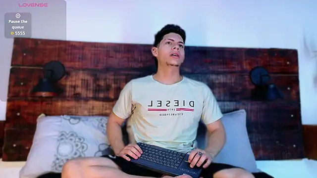 JhosuaVega online show from February 5, 2026, 2:40 am