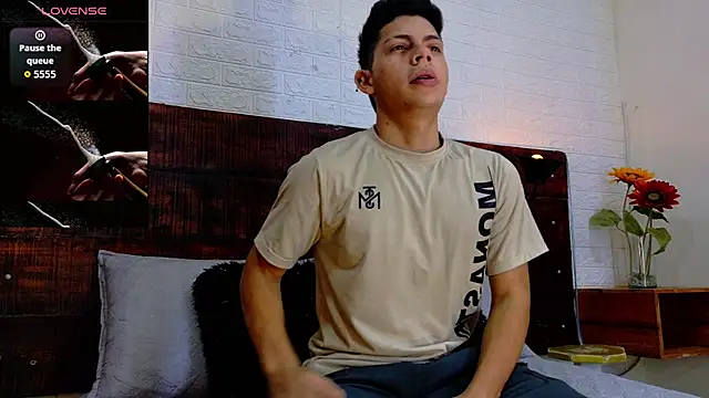 JhosuaVega online show from September 28, 2025, 2:07 am