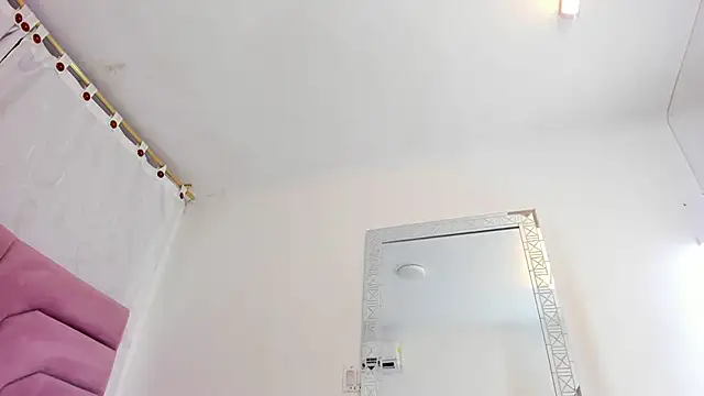 miajhonsonx online show from April 19, 2026, 2:18 pm