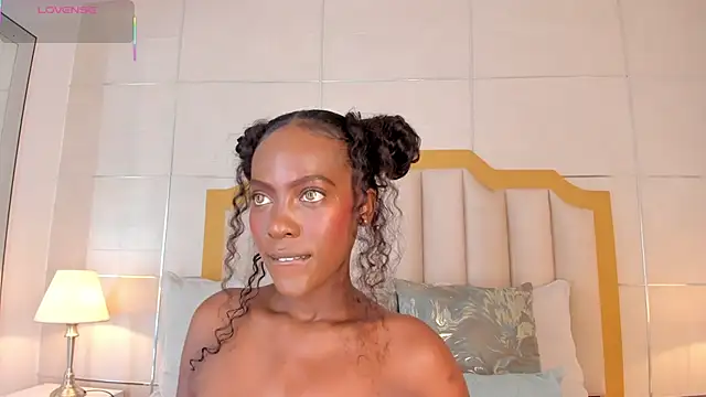 DakotaWangi online show from November 2, 2025, 3:33 am