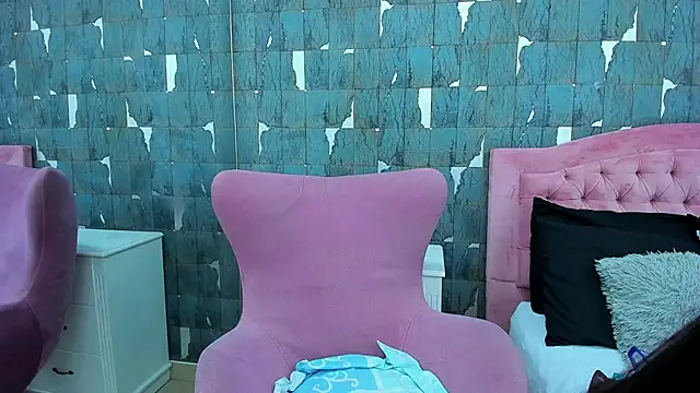 Snapshot of EvelynBun chatting on November 7, 2025, 2:43 pm EvelynBun online show from November 7, 2025, 2:43 pm