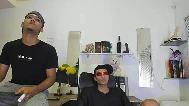 xxKamadevaxx online show from April 1, 2026, 6:27 pm