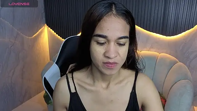 Snapshot of Maia_Tx chatting on October 8, 2025, 1:12 pm Maia Tx online show from October 8, 2025, 1:12 pm