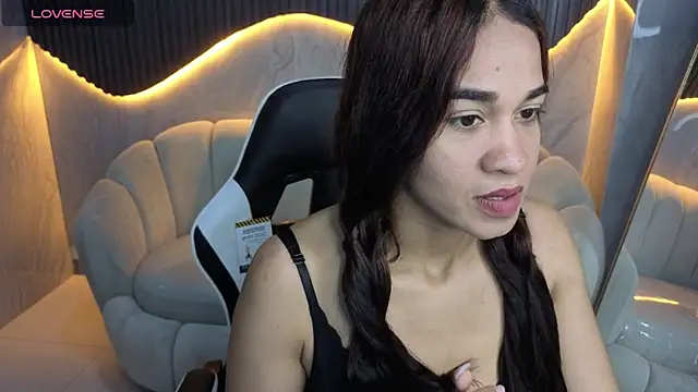 Snapshot of Maia_Tx chatting on September 16, 2025, 1:12 pm Maia Tx online show from September 16, 2025, 1:12 pm