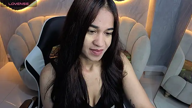 Snapshot of Maia_Tx chatting on September 28, 2025, 12:45 pm Maia Tx online show from September 28, 2025, 12:45 pm