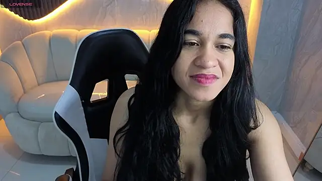 Snapshot of Maia_Tx chatting on November 17, 2025, 1:04 pm Maia Tx online show from November 17, 2025, 1:04 pm