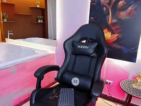 Isa Rouse   online show from October 11, 2025, 3:07 am