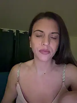 Snapshot of ScarlettNoirr chatting on February 14, 2026, 8:20 pm ScarlettNoirr online show from February 14, 2026, 8:20 pm