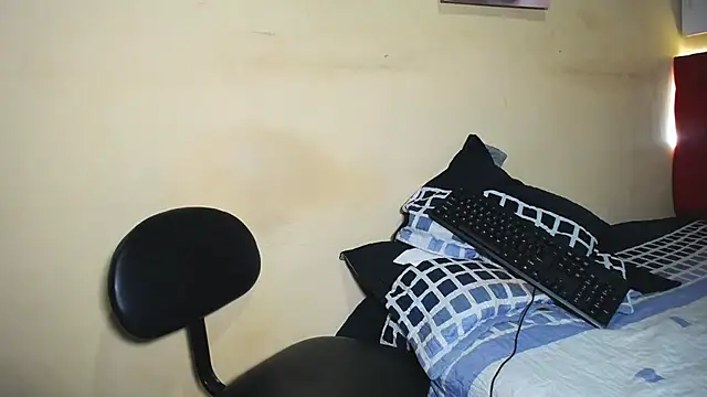 Snapshot of Anthonella_duran chatting on November 5, 2025, 5:43 am Anthonella duran online show from November 5, 2025, 5:43 am