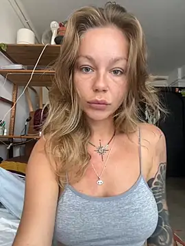MalunaMoon online show from September 23, 2025, 8:10 am