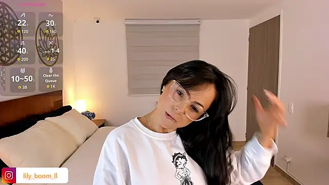 Lyliboomm online show from October 12, 2025, 1:51 am