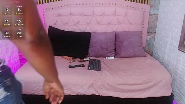 Snapshot of sheyla__ebony chatting on November 6, 2025, 8:24 pm sheyla ebony online show from November 6, 2025, 8:24 pm