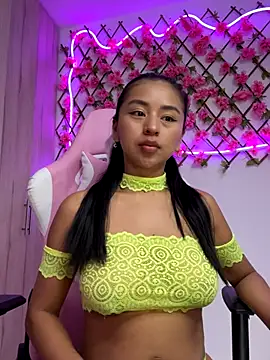 Snapshot of RaquelOficial chatting on September 27, 2025, 4:57 pm RaquelOficial online show from September 27, 2025, 4:57 pm