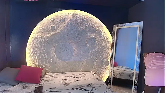 CamilaaSaenz online show from January 7, 2026, 1:05 pm