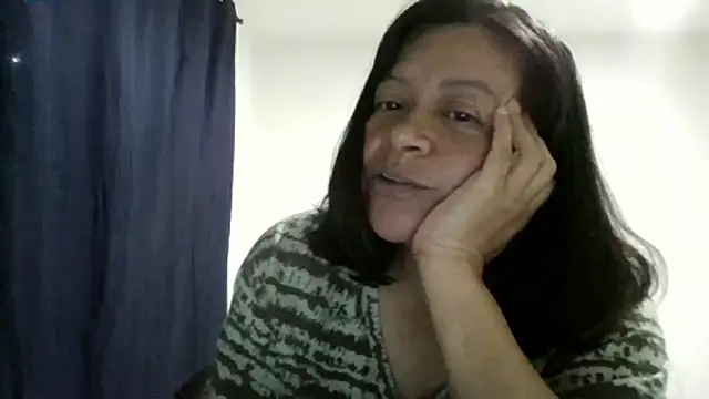 Snapshot of adri89-g chatting on June 1, 2026, 12:55 am adri89-g online show from June 1, 2026, 12:55 am