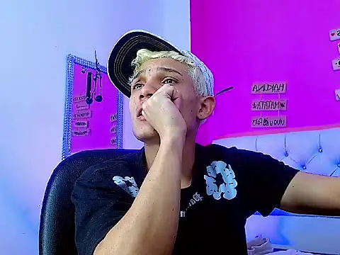 EL VENEZOLANO 22CM online show from October 12, 2025, 3:52 am