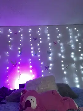 Daliila 11 online show from October 25, 2025, 2:33 am