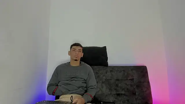 maykel and mike online show from October 14, 2025, 9:54 am