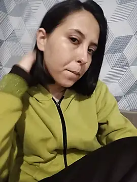 melzinhah03 online show from July 16, 2026, 1:13 am