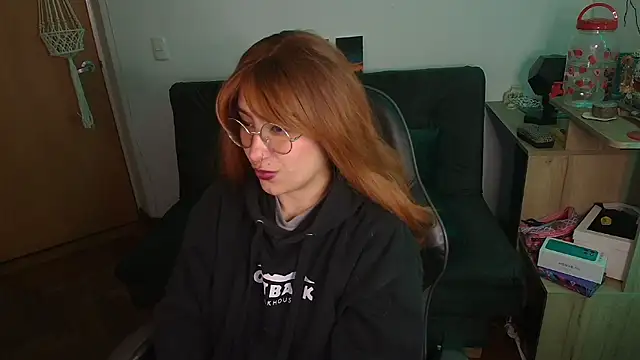 Miacatsito3 online show from November 14, 2025, 4:49 am