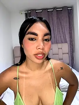 karolaalcendra online show from October 17, 2025, 4:16 am