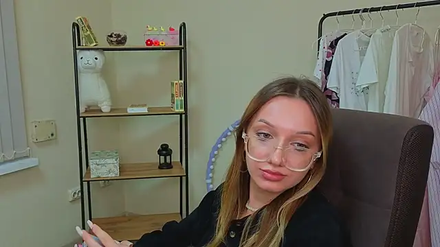 Tina Brow online show from September 24, 2025, 2:56 pm