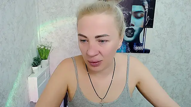 EmmaCat  online show from February 10, 2026, 6:12 am