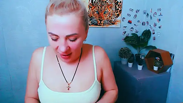 EmmaCat  online show from February 10, 2026, 6:29 pm