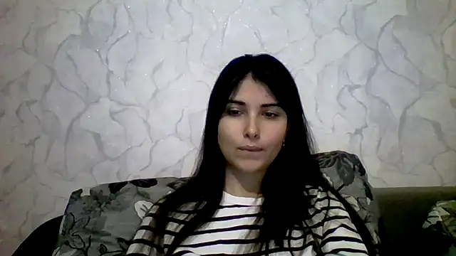 Marina Edwards online show from October 4, 2025, 4:41 pm