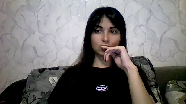 Marina Edwards online show from September 19, 2025, 6:01 pm