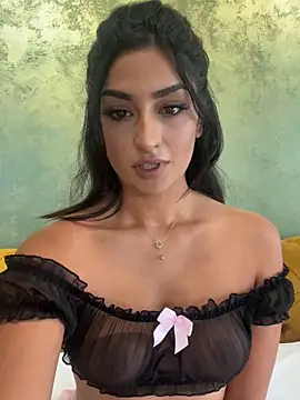 Mia spicyy online show from October 18, 2025, 7:43 am