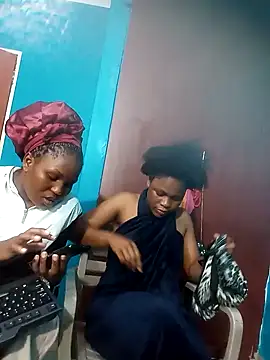 Snapshot of BlondieBitch chatting on October 31, 2025, 3:19 pm BlondieBitch online show from October 31, 2025, 3:19 pm