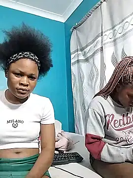 Snapshot of BlondieBitch chatting on November 5, 2025, 6:00 pm BlondieBitch online show from November 5, 2025, 6:00 pm