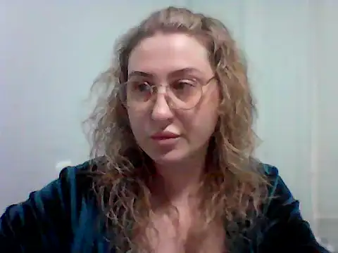Osyvera online show from October 1, 2025, 7:51 pm