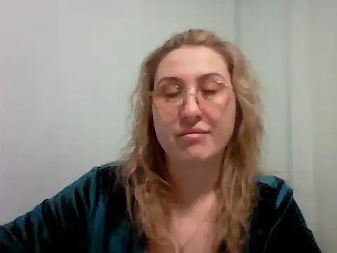 Osyvera online show from October 2, 2025, 3:04 pm
