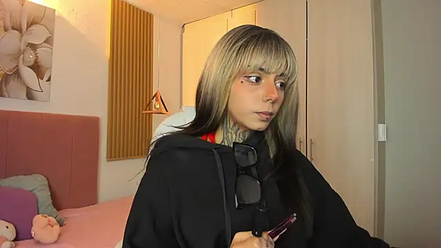 Snapshot of KoraRousee chatting on November 2, 2025, 1:27 pm KoraRousee online show from November 2, 2025, 1:27 pm