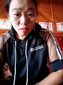 Zuzi-nini online show from September 19, 2025, 2:48 am