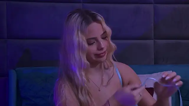 YssabelFox online show from November 9, 2025, 3:16 pm